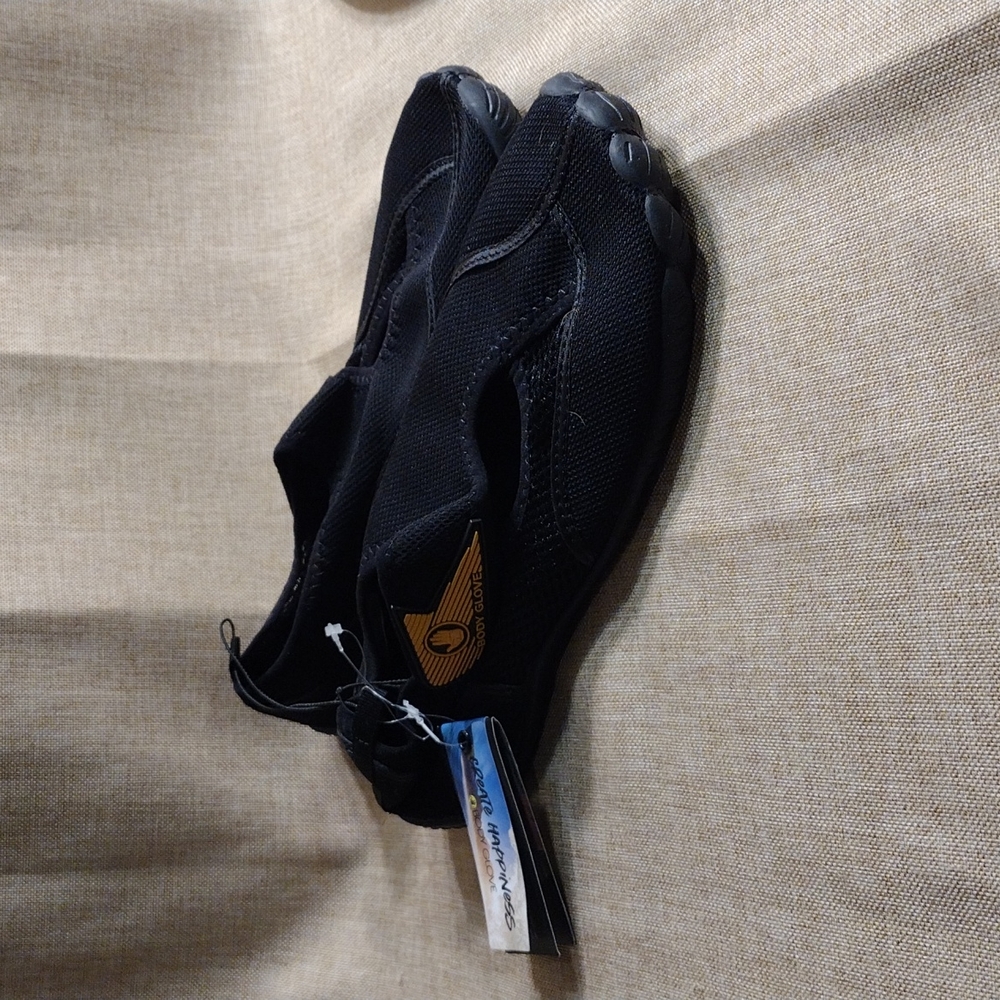 Bodyglove water shoes